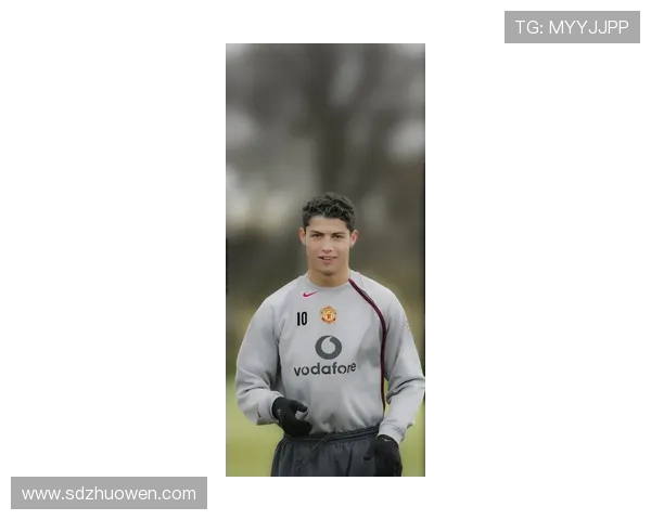 罗曼足球明星闪耀赛场展现巅峰实力带动全球热潮