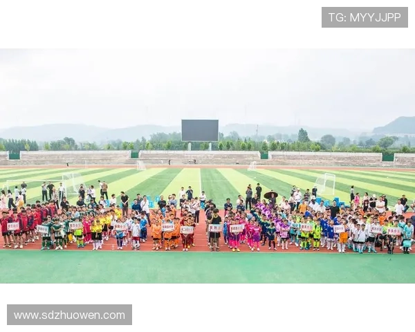 足球巨星齐聚贺新春绿茵盛宴点燃全民激情 足球巨星齐聚贺新春绿茵盛宴点燃全民激情